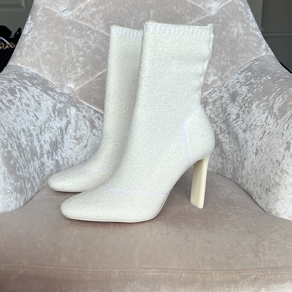 DISCONTINUED ALDO BRAND NEW SOCK BOOTIES WHITE SIZE 8.5